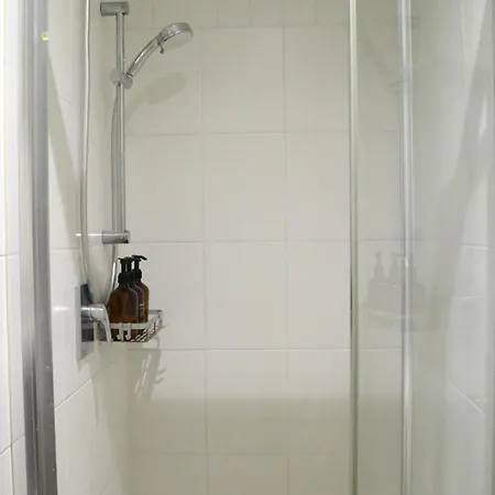 Cozy Minimalist 1 Bedroom Apt Near Hornsby Mall & Trains Waitara Exterior photo