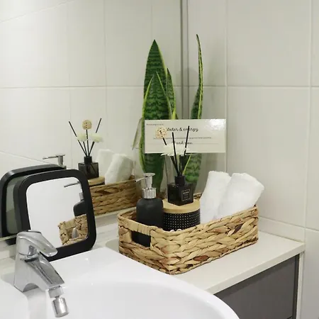 Cozy Minimalist 1 Bedroom Apt Near Hornsby Mall & Trains Waitara Exterior photo