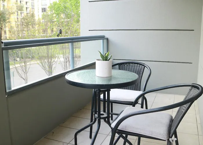 Cozy Minimalist 1 Bedroom Apt Near Hornsby Mall & Trains